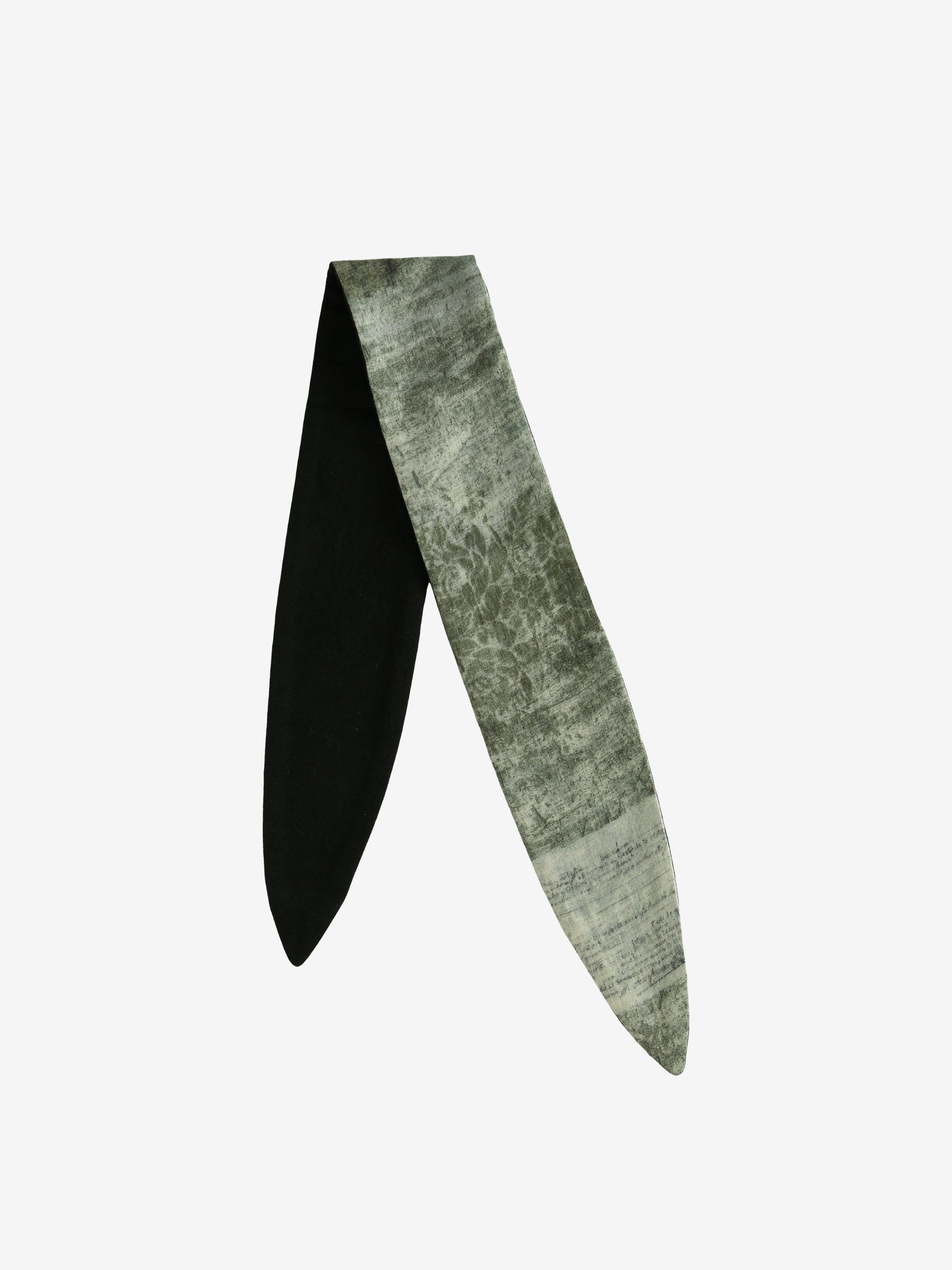 Green scarf, front view