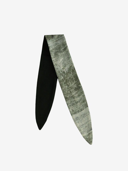 Green scarf, front view