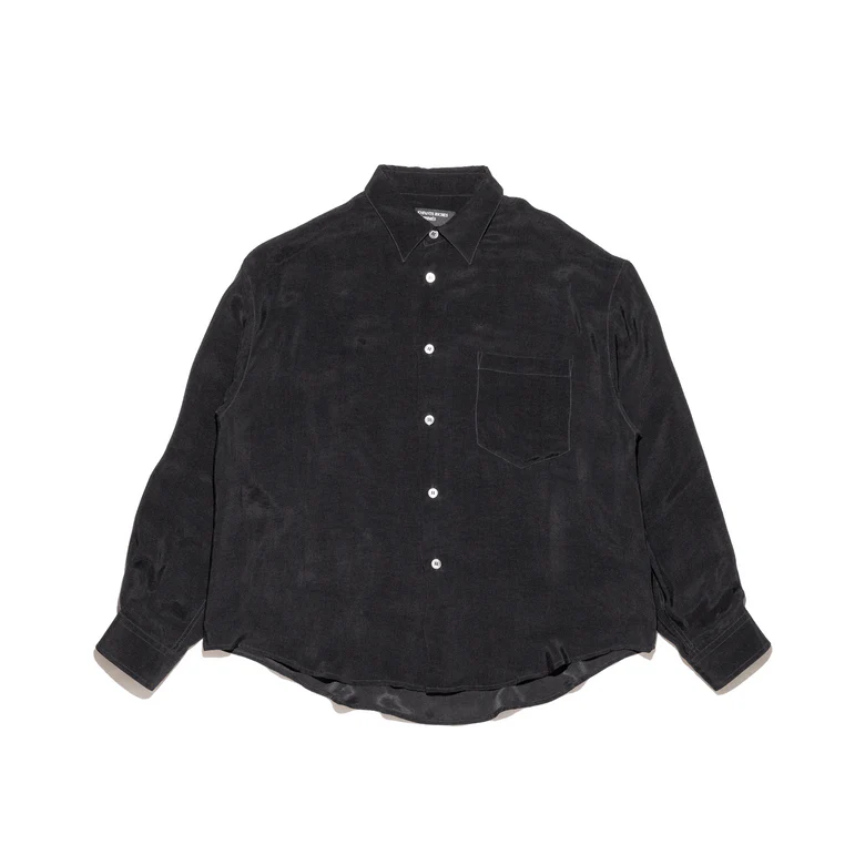 Black shirt, front view
