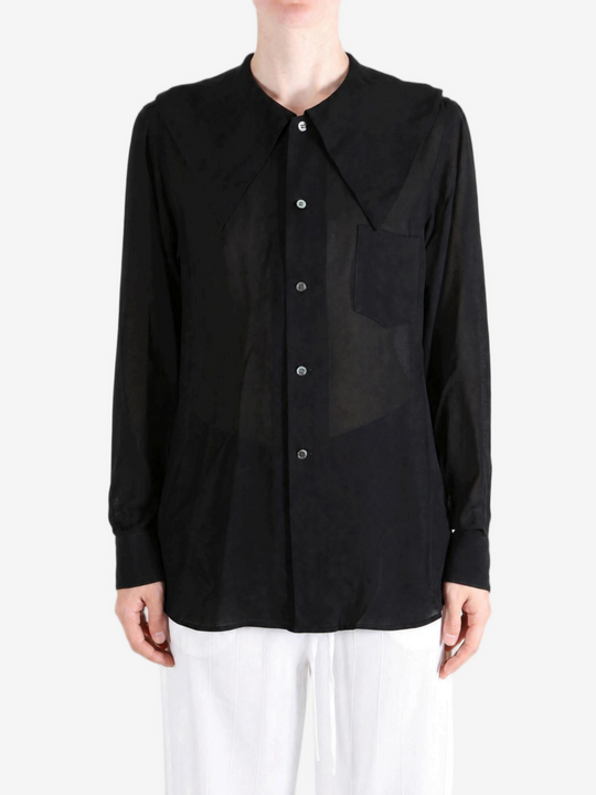 Black top worn by a person, showing the top fit