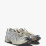 Tan shoes, front view