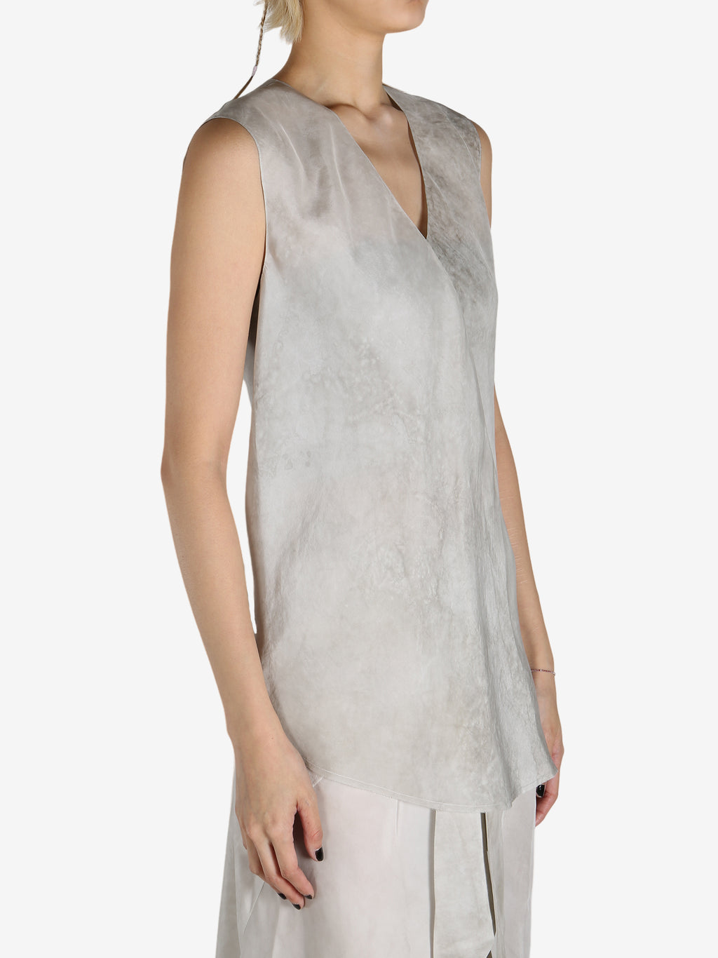 White tops worn by a person, showing the tops fit