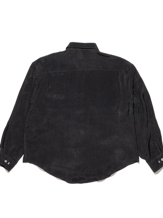 Black shirt, back view