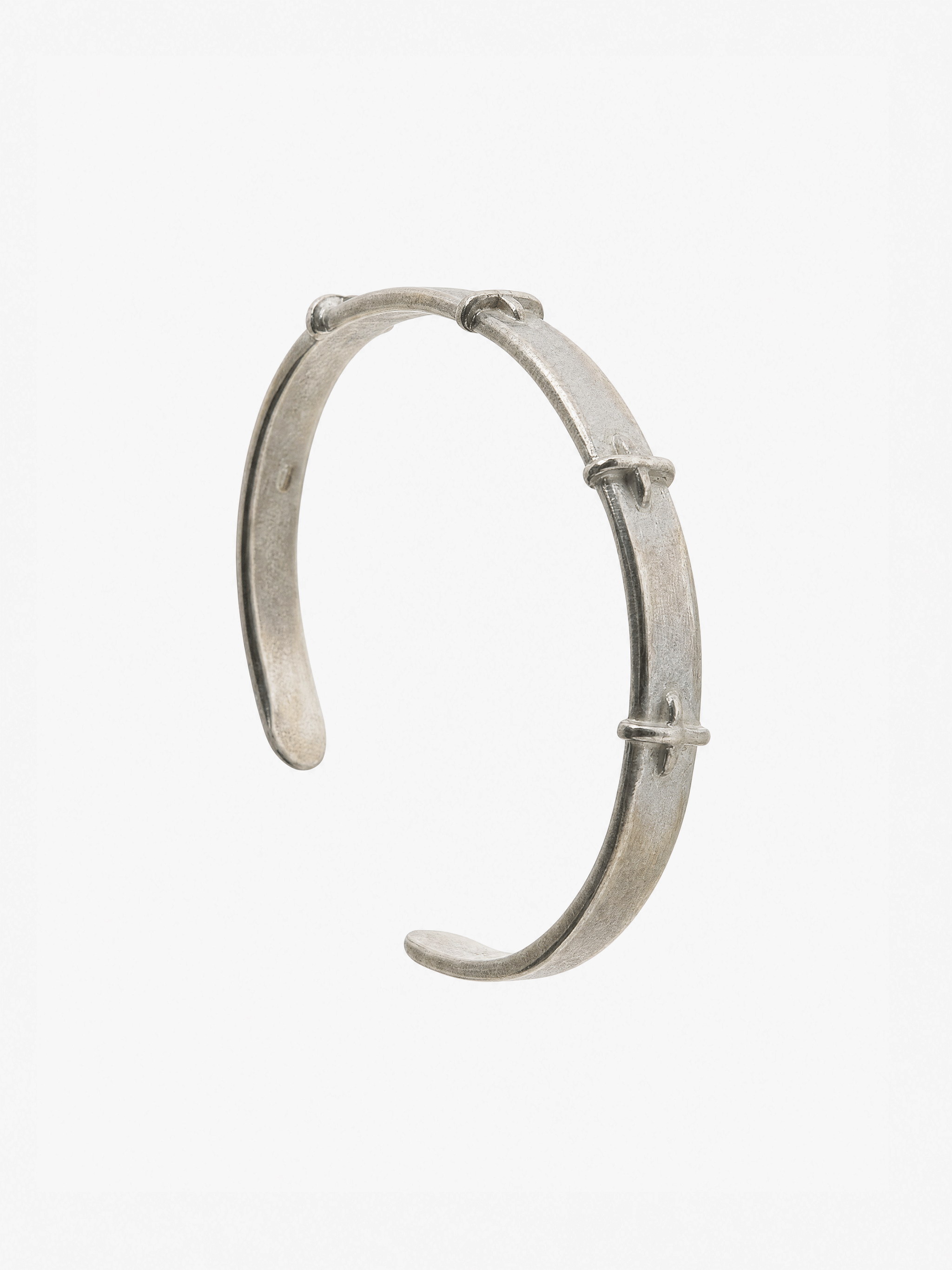 Grey accessories, front view
