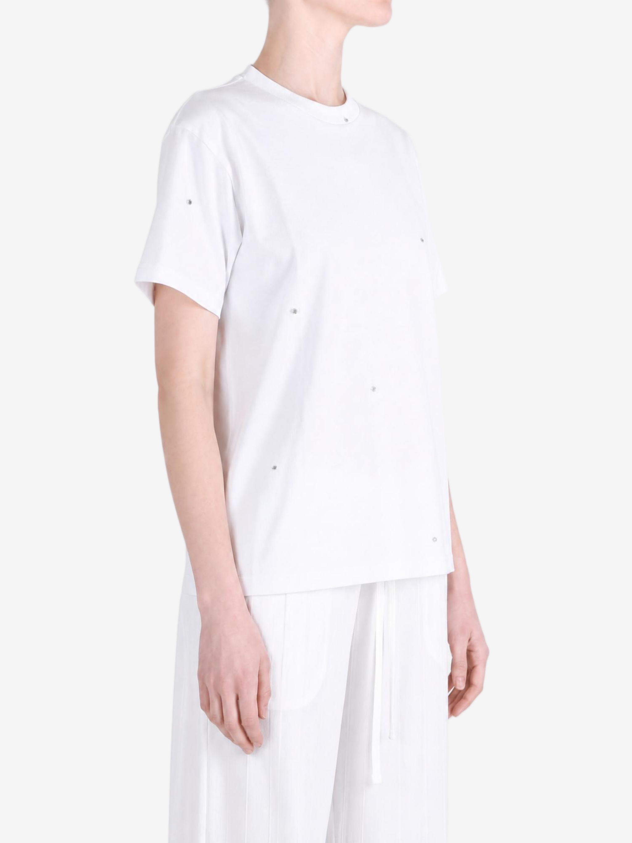 White t-shirt, full body view
