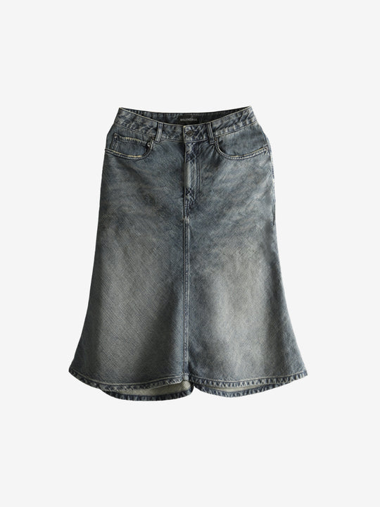 Blue skirts, front view