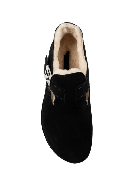 Black shoes, front view