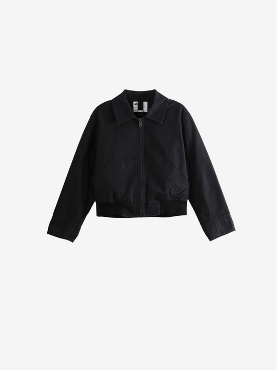 black jacket，front view