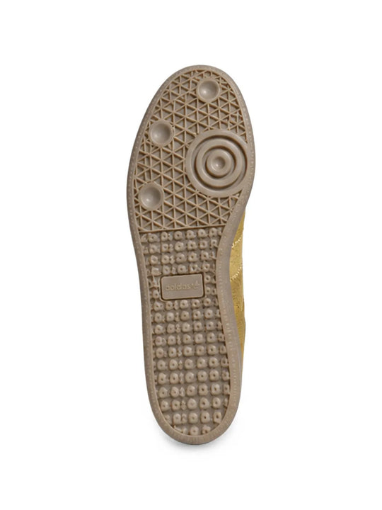 Tan shoes, front view