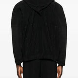 Black blouson worn by a person, showing the blouson's fit