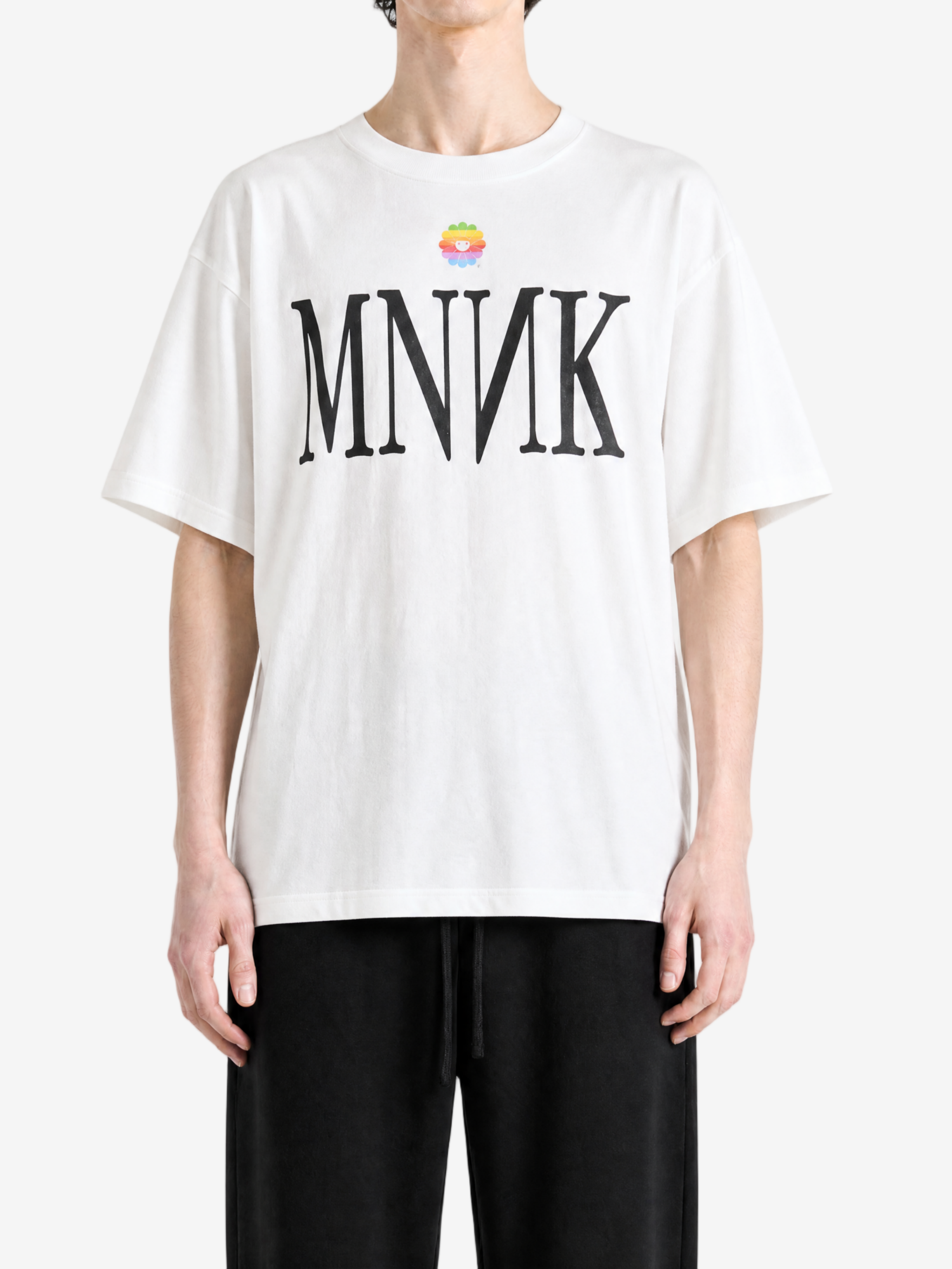 White t-shirt, full body view