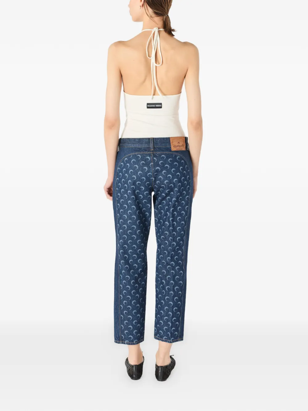 White tops worn by a person, showing the tops' fit