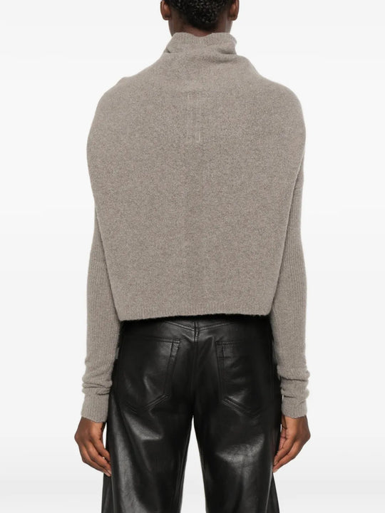 Grey top, full body view