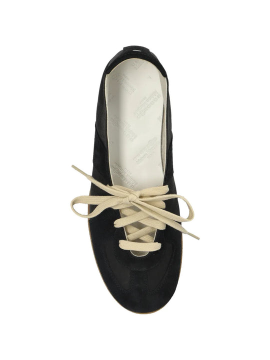 Black shoes, front view