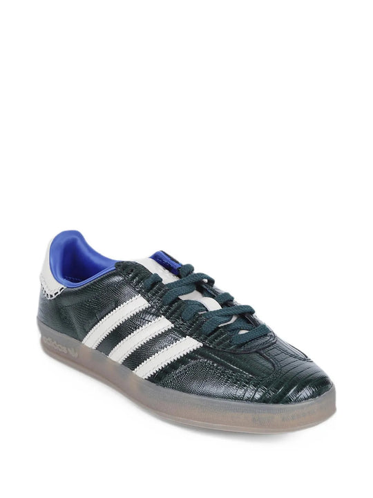 Green shoes, front view