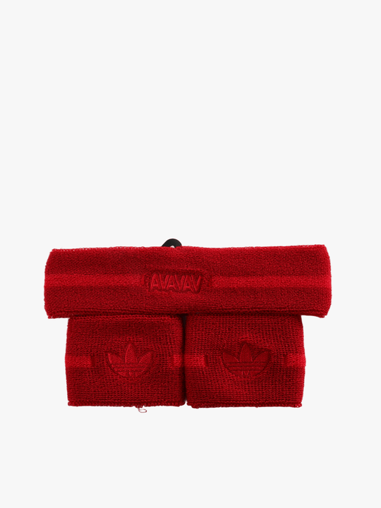Red accessories, front view