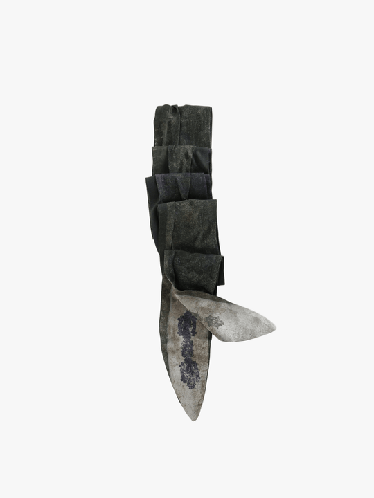 Black accessories, front view