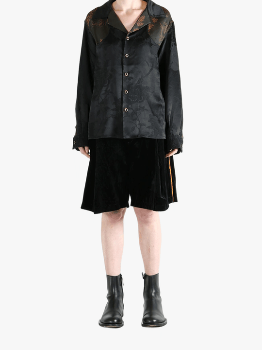 Black shirt, full body view