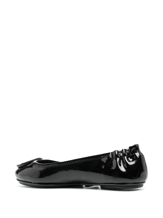 Black shoes, back view