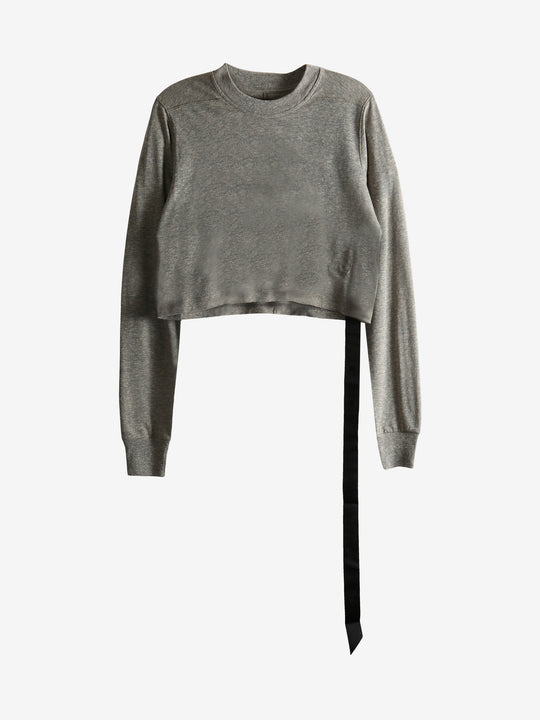 Grey t-shirt, front view