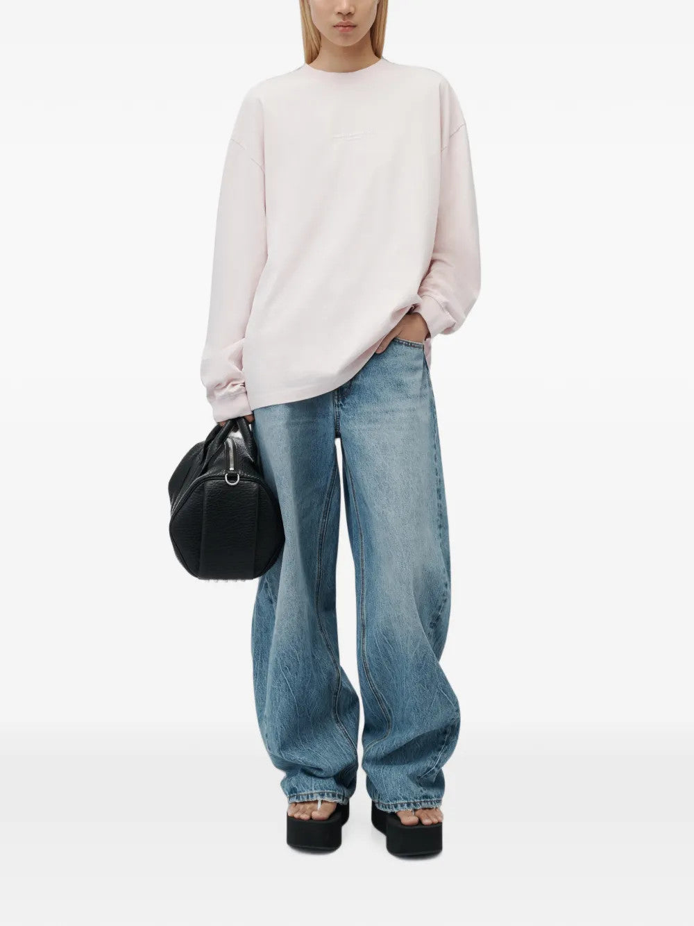 Pink t-shirt, full body view