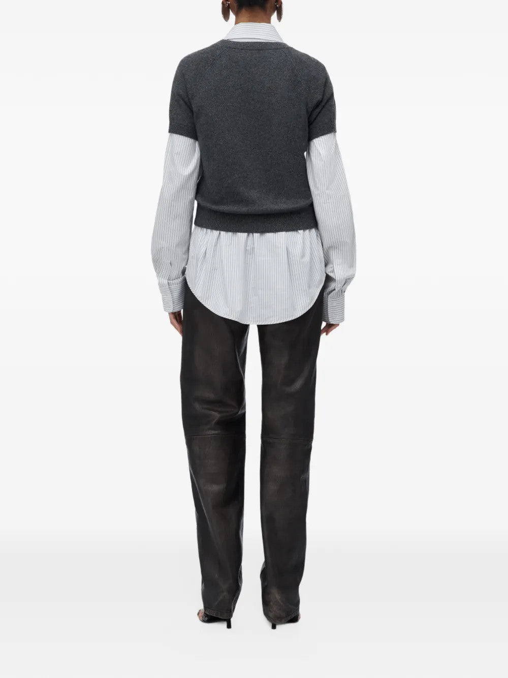 Grey shirt, front view
