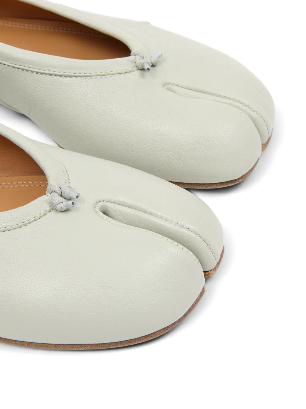 Close up of white tabi, showing the detial fo split toes