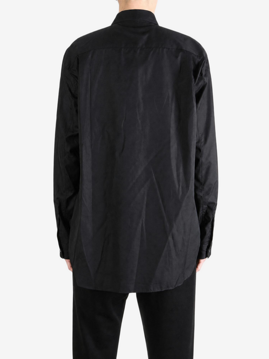 Black shirt, full body view