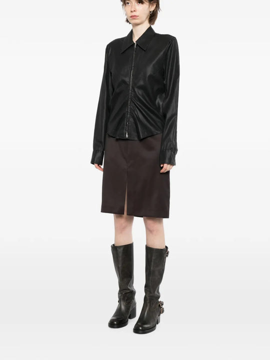 Black shirt, full body view