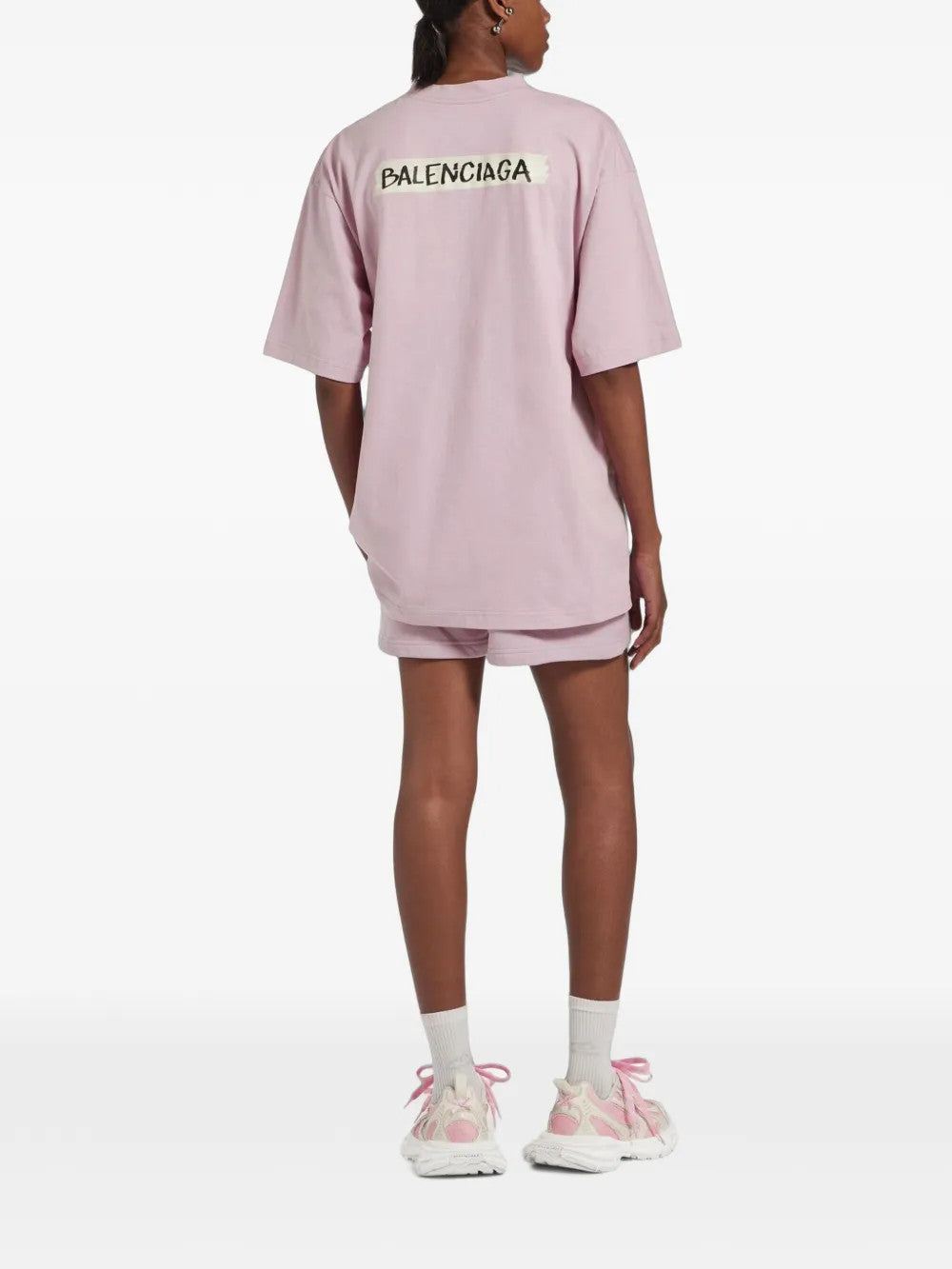 Pink t-shirt, full body view