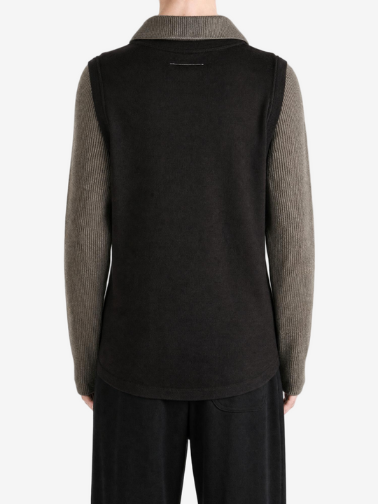 Brown t-shirt, full body view