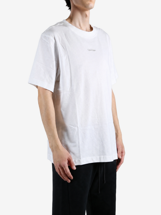 White t-shirt, full body view