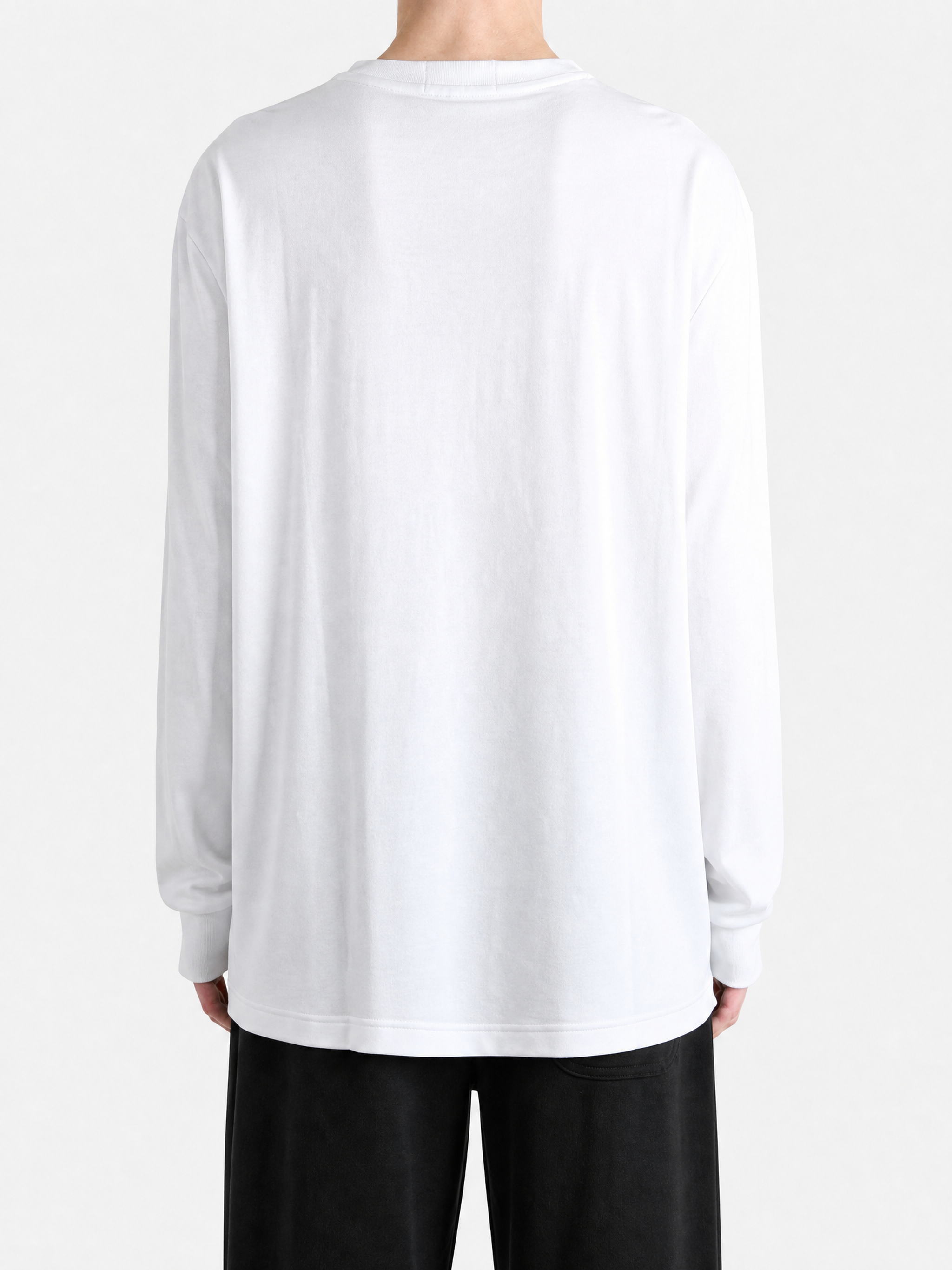 White t-shirt, full body view