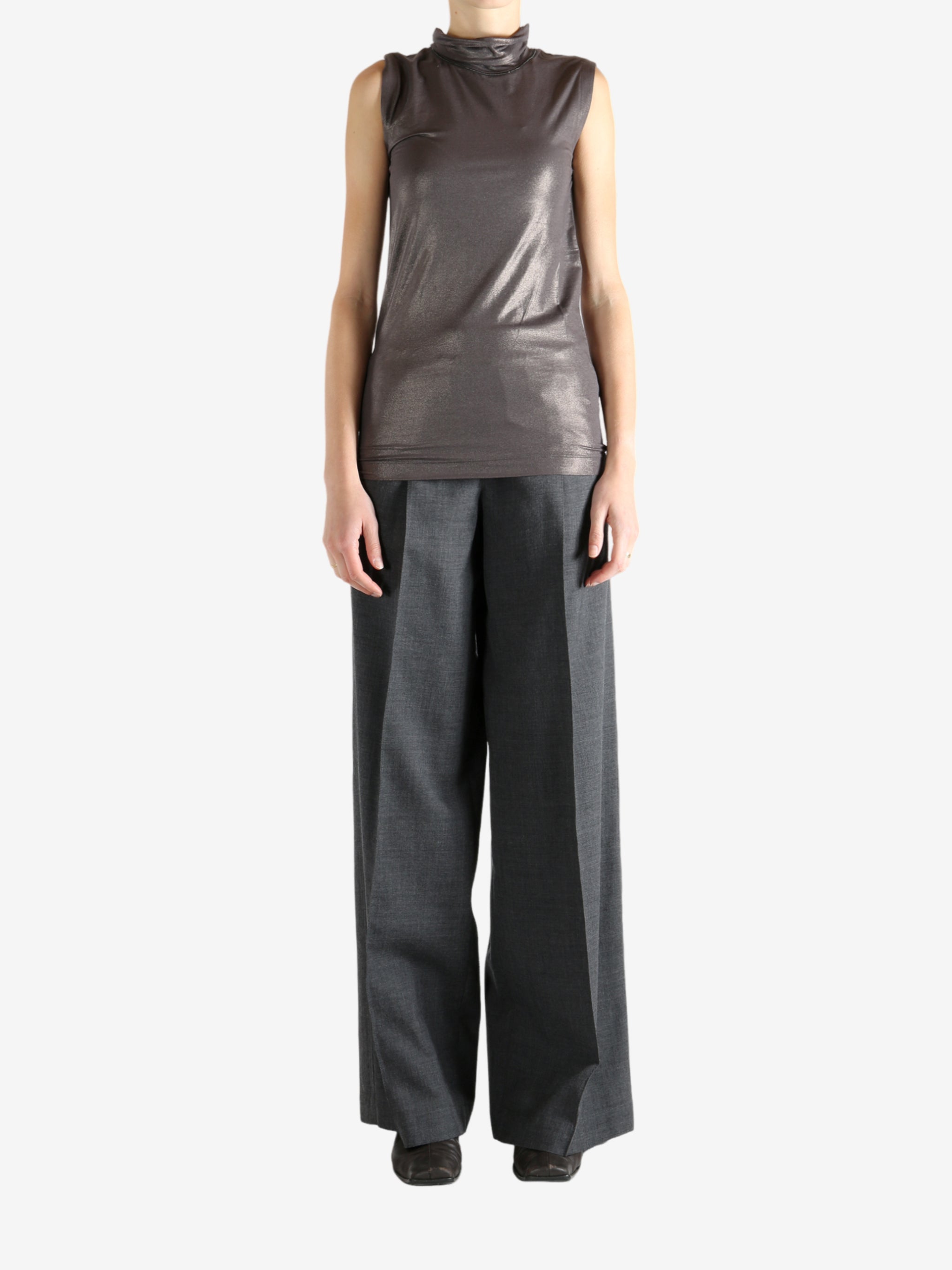 Grey tops,full body view