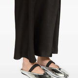 Grey flat worn by a person, showing the flat's fit