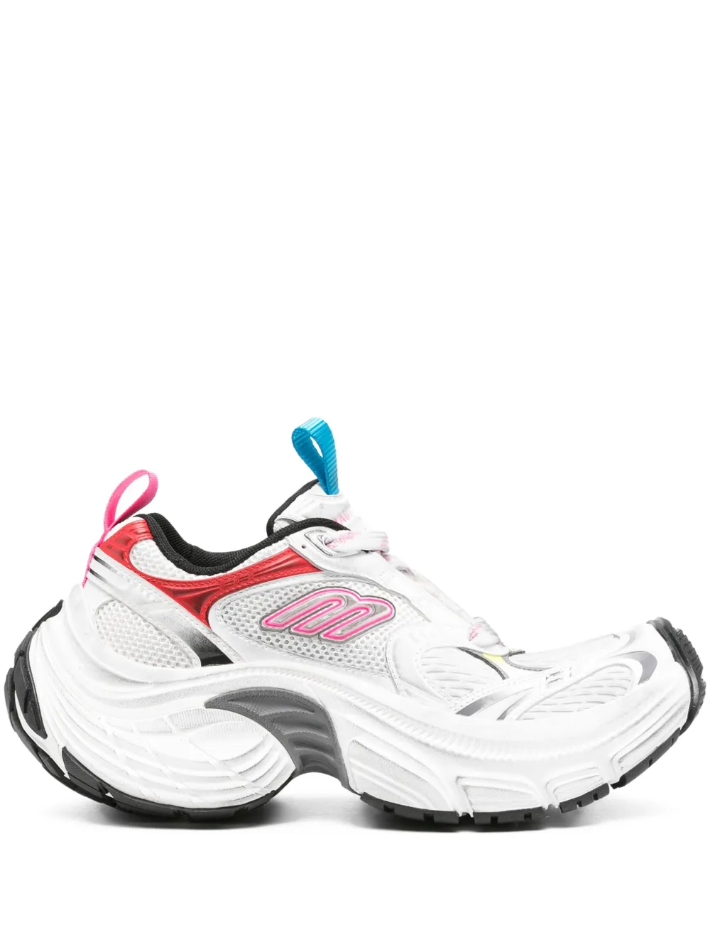 White sneaker,front view