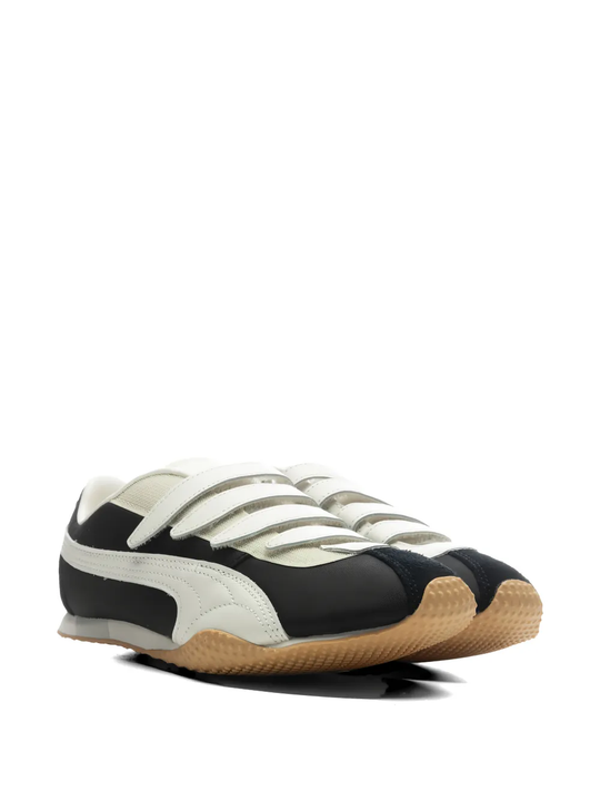 Black shoes, front view