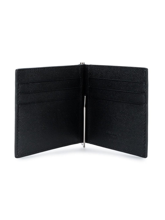 Black accessories, front view