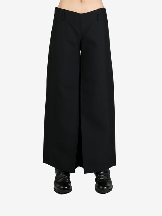 Black pants worn by a person, showing the pants's fit