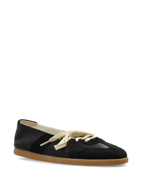 Black shoes, front view