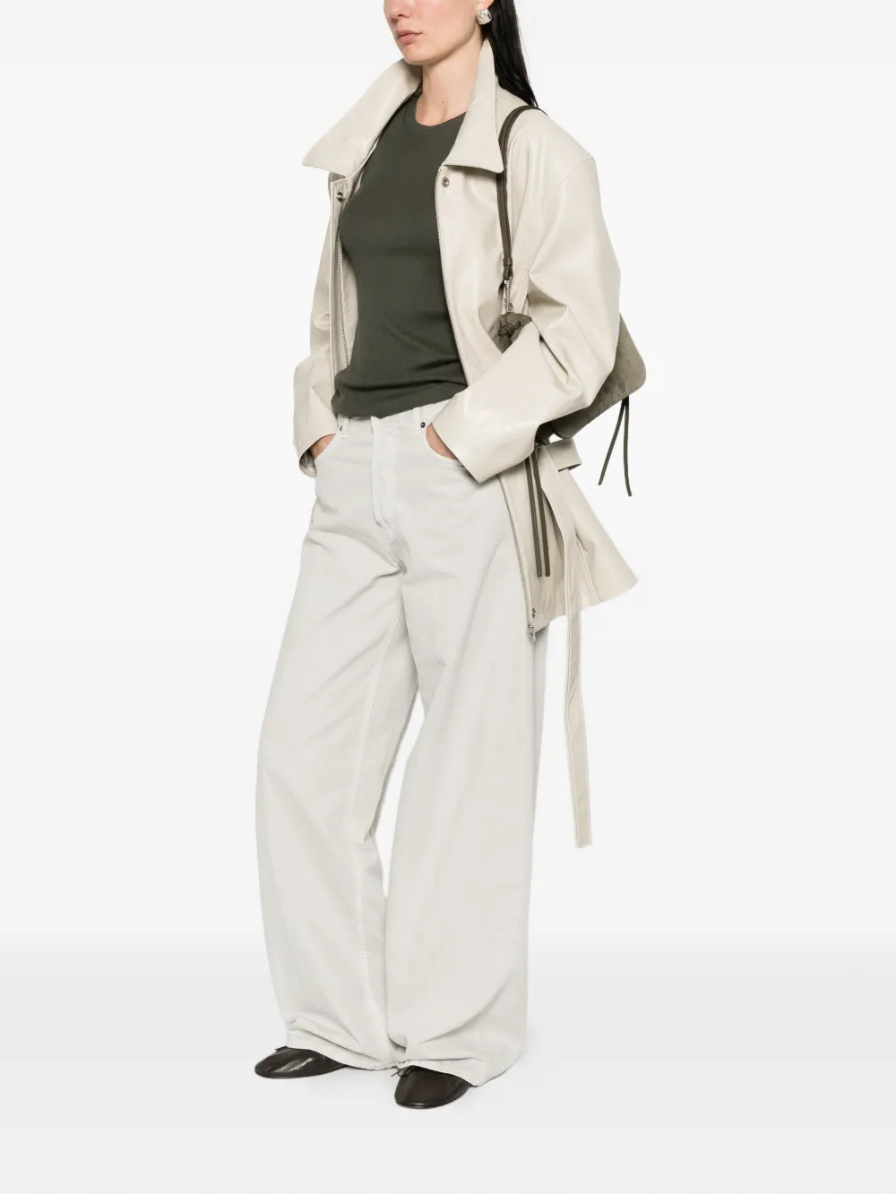 Grey t-shirt, full body view