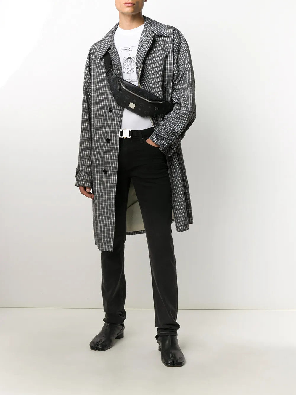 Black bag, full body view