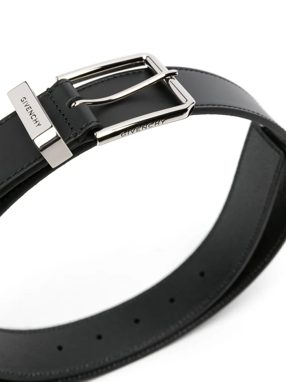 Black accessories, front view