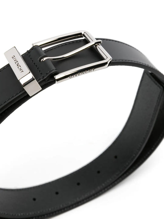 Black accessories, front view