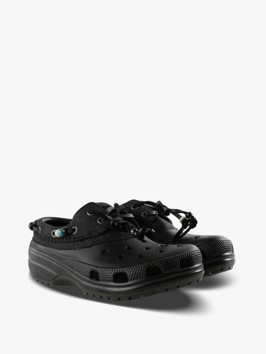 Black shoes, front view