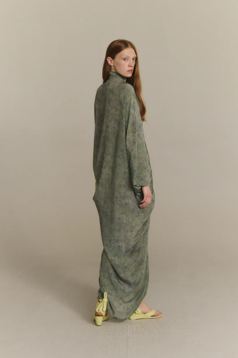 Green dress,full body view