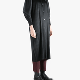 Black jackets-coats worn by a person, showing the jackets-coats'fit