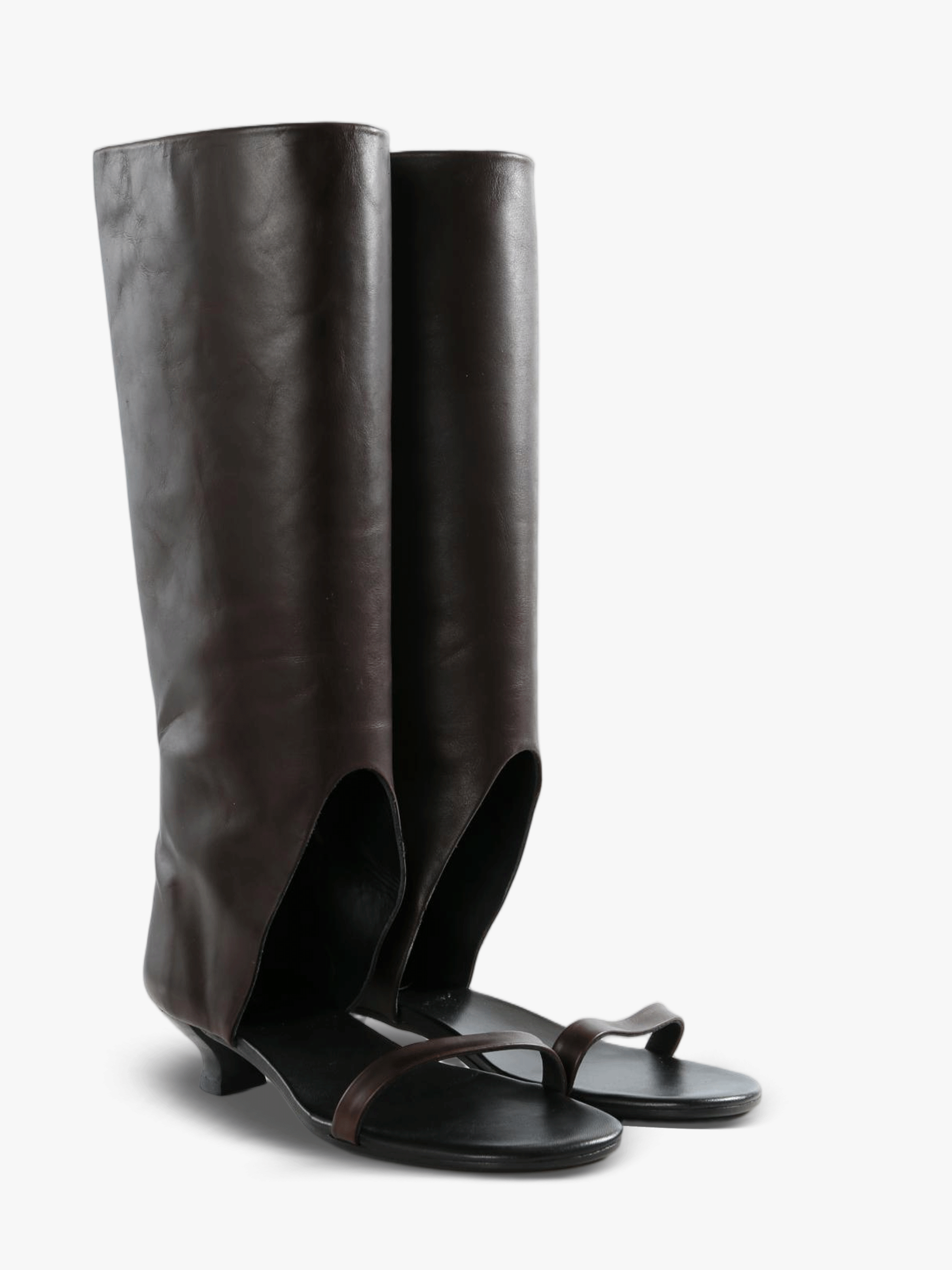 Black heels, front view
