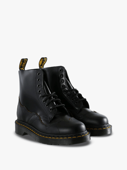 Black shoes, front view