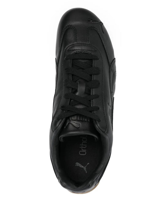 Black shoes, front view